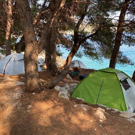 Pine Side Camp Otel Himarë Dış mekan fotoğraf