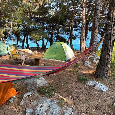 Pine Side Camp Otel Himarë Dış mekan fotoğraf