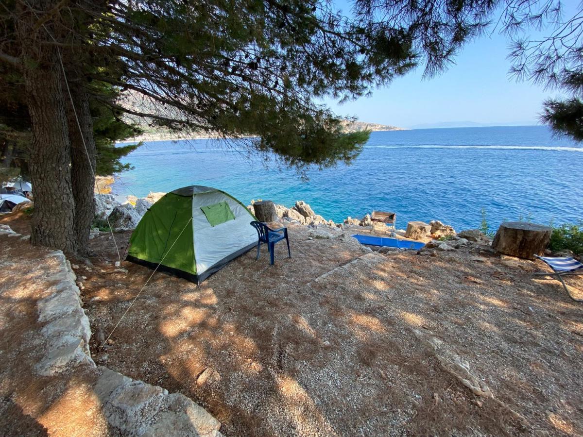 Pine Side Camp Otel Himarë Dış mekan fotoğraf