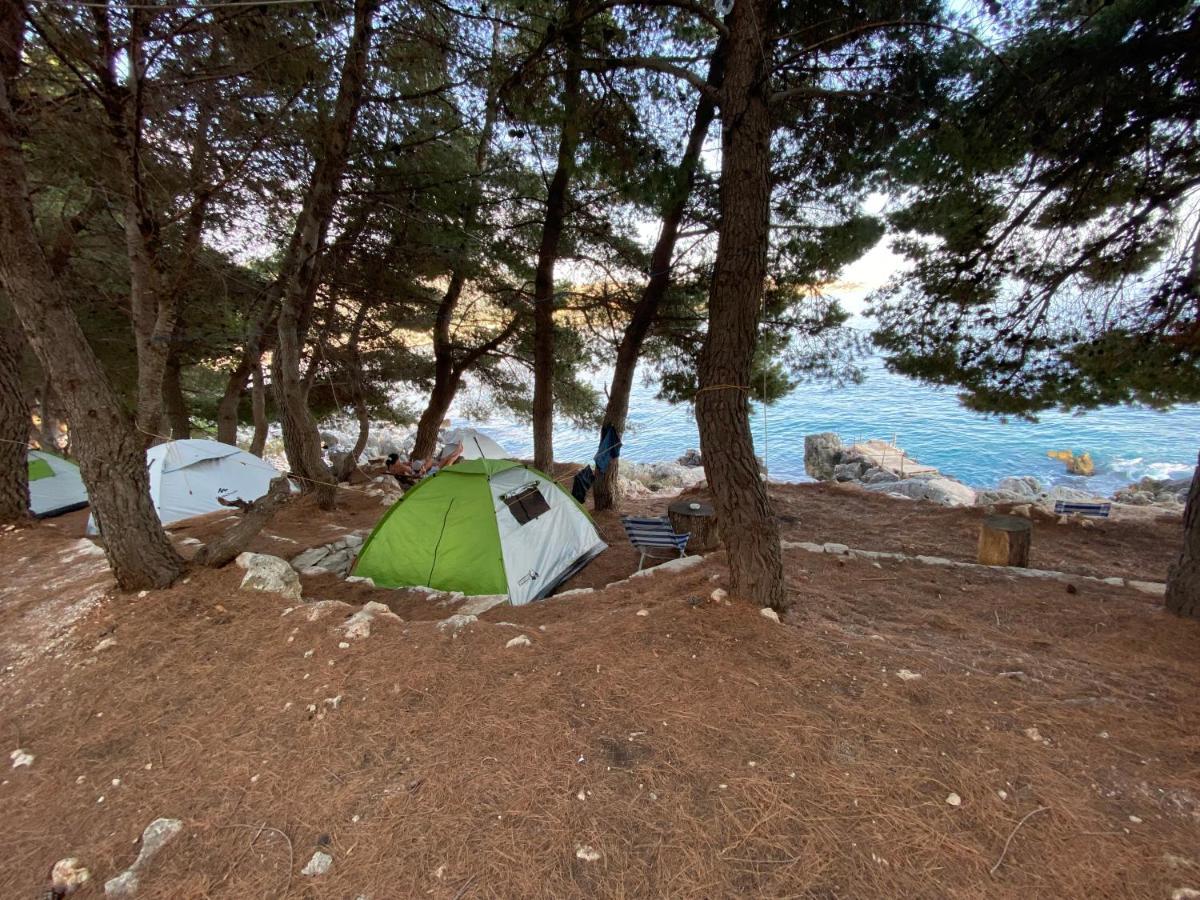 Pine Side Camp Otel Himarë Dış mekan fotoğraf