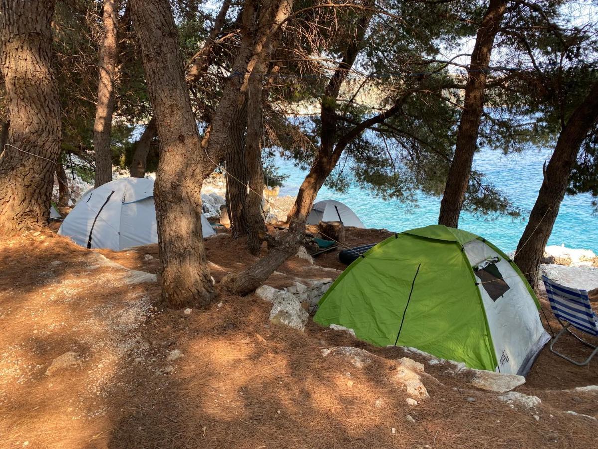 Pine Side Camp Otel Himarë Dış mekan fotoğraf