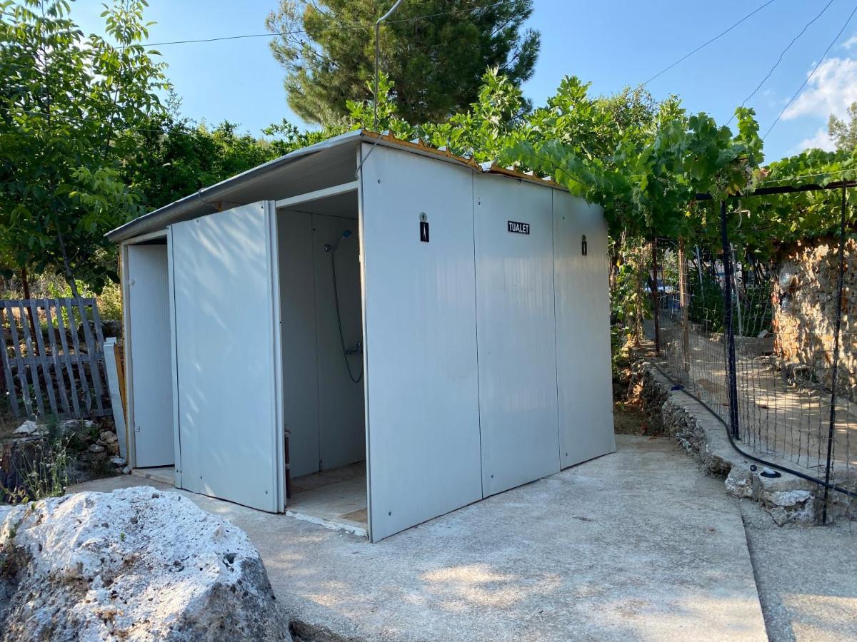 Pine Side Camp Otel Himarë Dış mekan fotoğraf