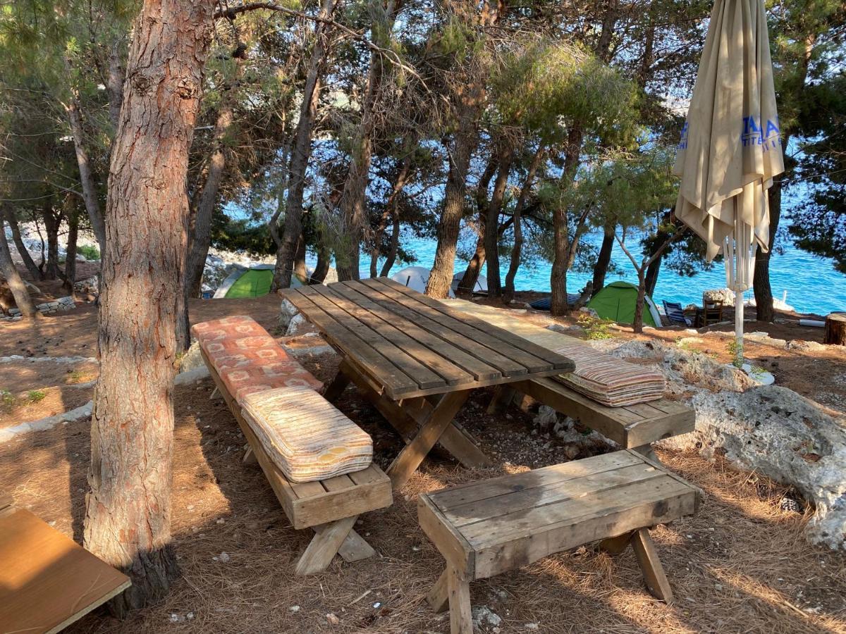 Pine Side Camp Otel Himarë Dış mekan fotoğraf